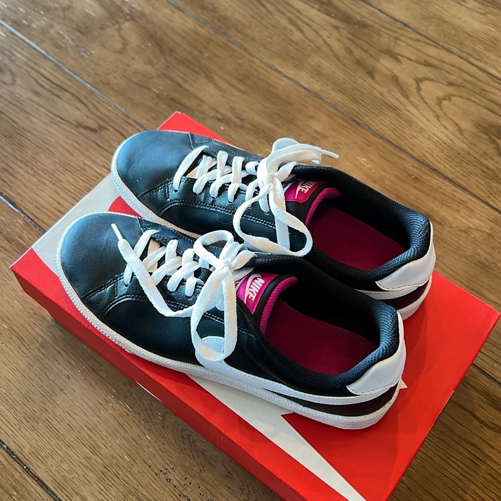 Women's Nike court majestic